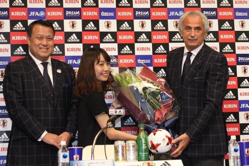 ハリル 私はここで仕事を続ける 日本代表 ｗ杯ロシア大会出場決定会見 スポーツナビ