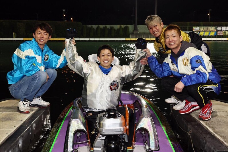 【激レア】毒島誠　本人着用　2022年　SG グランプリ　サイン入りベンチコート 毒島誠サイン入りベンチコート - メルカリ