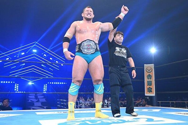 新日本プロレス ミニリング　値下げしました 辻選手とは30分時間切れ引き分けの可能性もあると思いますけど