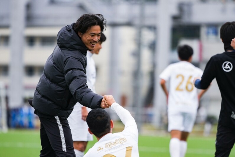 鳩スタ殿の13人 004 河内一馬 鎌倉インターナショナルfc 監督兼cbo ー 鳩スタ を舞台に 境界線を持たないクラブ を体現する スポーツナビ