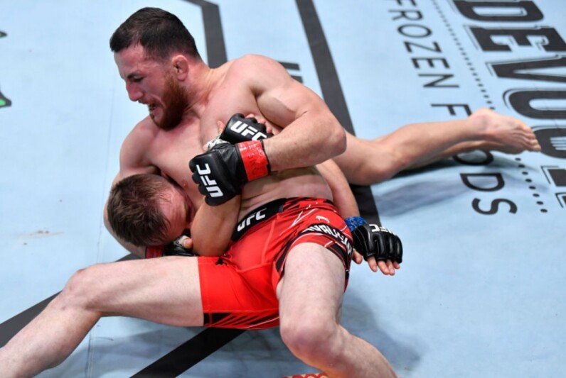 UFC】チカゼの強烈キックさく裂！ スワンソンをKO - スポーツナビ
