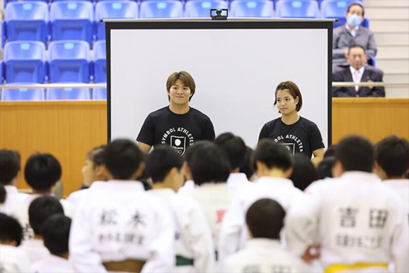 阿部詩　サイン入り　帯　勝ち飯 柔道 阿部一二三選手・阿部詩選手が、アルバルク東京ホーム