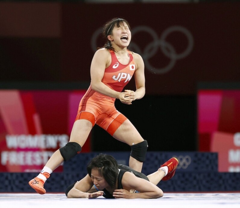 須崎時代の幕開け 「ライジングスター」五輪の頂点に レスリング女子50