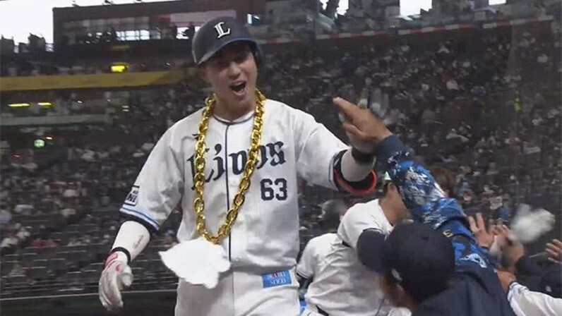 埼玉西武ライオンズ 長谷川信哉選手 プロ初本塁打記念直筆サイン入りフォト 5/22(月)～「長谷川信哉選手プロ初本塁打記念グッズ&直筆サイン