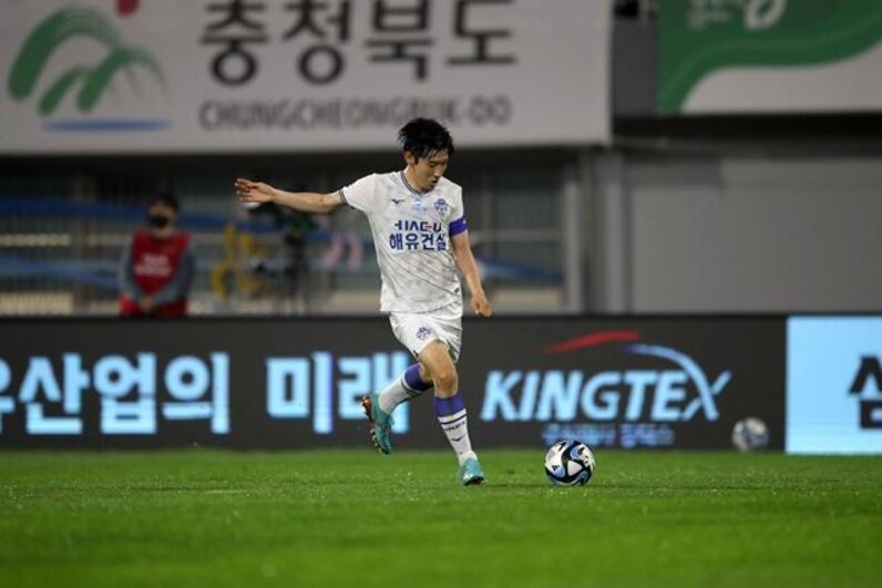 【超希少】uhlsport製韓国軍部　支給トレーニングウェア Kリーグ光州尚武 後楽園ホールで行われた「東日本新人王予選」スーパーフェザー級