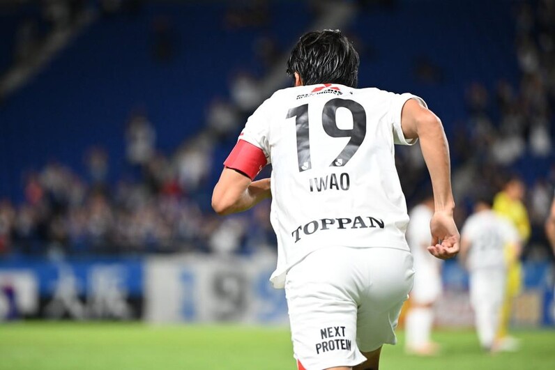 浦和レッズ】レジェンドとも生え抜きとも違う…岩尾憲と酒井宏樹