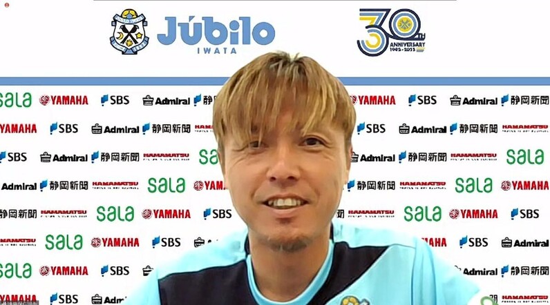 J30周年のMVPに輝いた43歳・遠藤保仁が語る チームを勝たせる