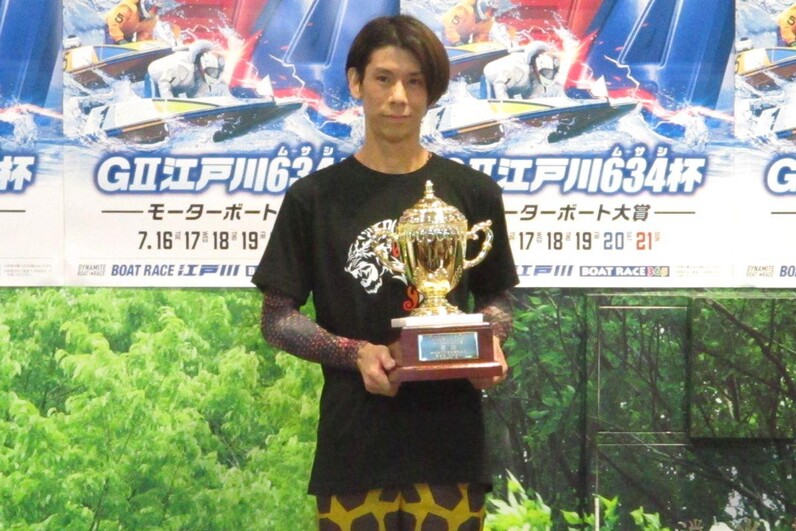 競艇　ボートレース　優勝トロフィー 競艇 ボートレース 優勝トロフィー - メルカリ