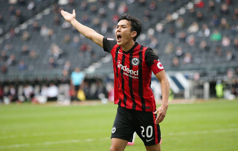 クラブ事情があれども ふたりは中軸 フランクフルト 長谷部と鎌田の現在地 スポーツナビ