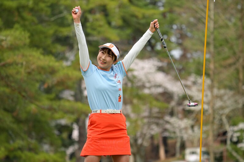 永嶋花音がプロ初V 大混戦を制す - スポーツナビ