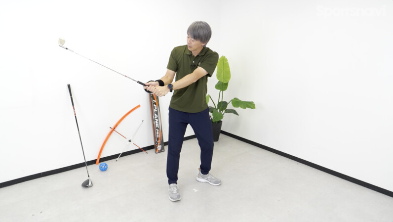 鶴原さんが実演！注目のスイング練習器具「ProSENDR