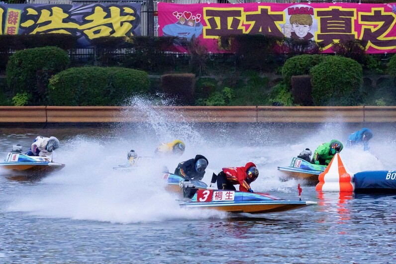 BOATRACE】「フルかぶりの全速しかない!」と桐生順平が峰竜太を BOATRACE】「フルかぶりの全速しかない!」と桐生順平が峰竜太を
