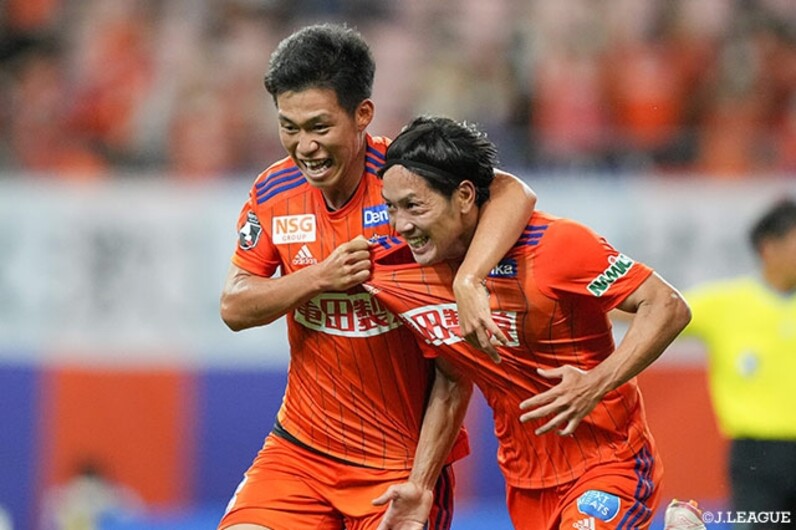 新潟が3連勝で首位堅持 横浜fcは小川の決勝弾で甲府との接戦を制す サマリー 明治安田ｊ２ 第37節 スポーツナビ
