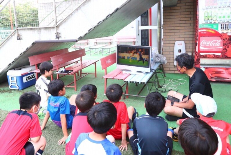 浦和レッズニュース 興梠がゲスト参加 西も感心の指導 小学生なら誰でも応募できるレッズの サッカー塾 スポーツナビ