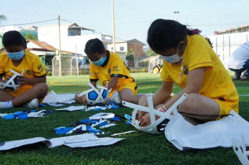 組み立て式サッカーボール」で、子どもたちに成長の機会を贈るSDGsプログラム『MY FOOTBALL KIT』とは - スポーツナビ