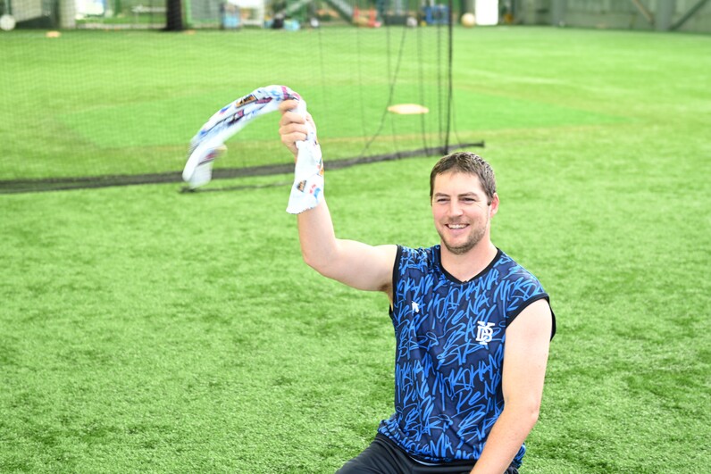 【レア商品】トレバー•バウアー選手　レッズ　ユニフォーム 2025年最新】バウアー mlbの人気アイテム - メルカリ