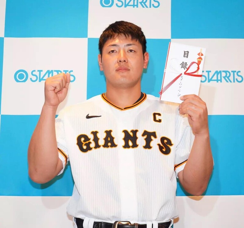 巨人　ホームラン賞 巨人】岡本和真がビッグボードホームラン賞の贈呈式に出席 賞金