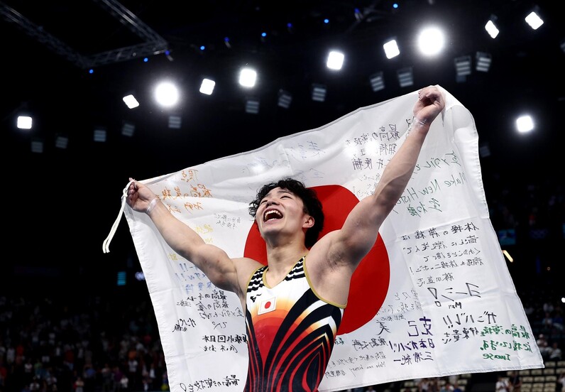 日本代表選手団公式記念メダル　値下げしました。 体操・岡慎之助が個人総合で金メダル「航平さんのように勝ち続け