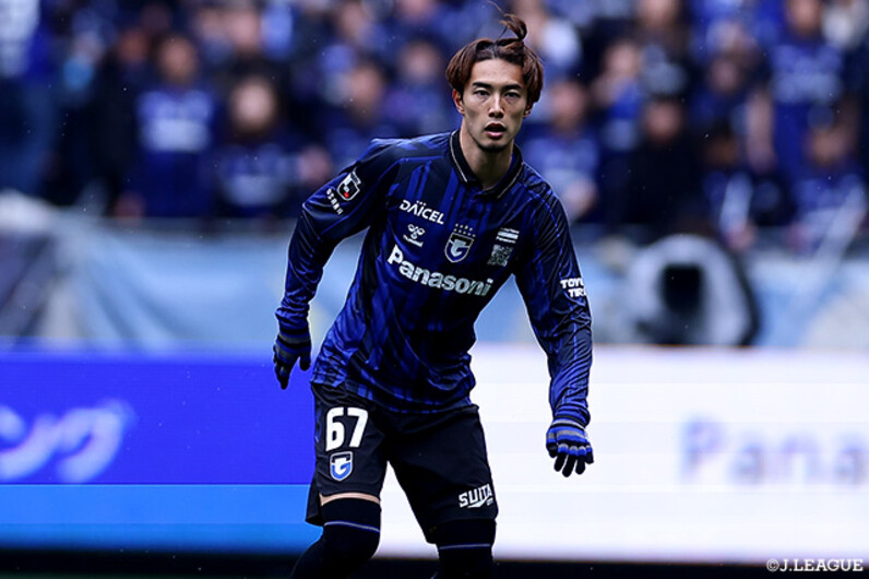 ガンバ大阪 佐々木翔悟 選手使用サイン入りスパイク GtuMkczW8AAxNha.jpg