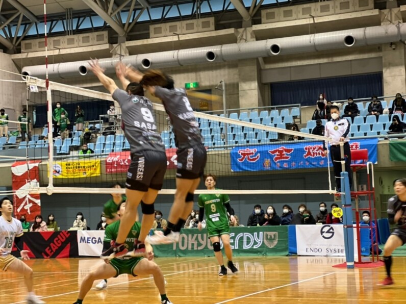 バレー 速報 ヴォレアスが17勝目をあげ一敗をキープ 試合数の差により富士通がポイント差で首位に 監督コメント スポーツナビ