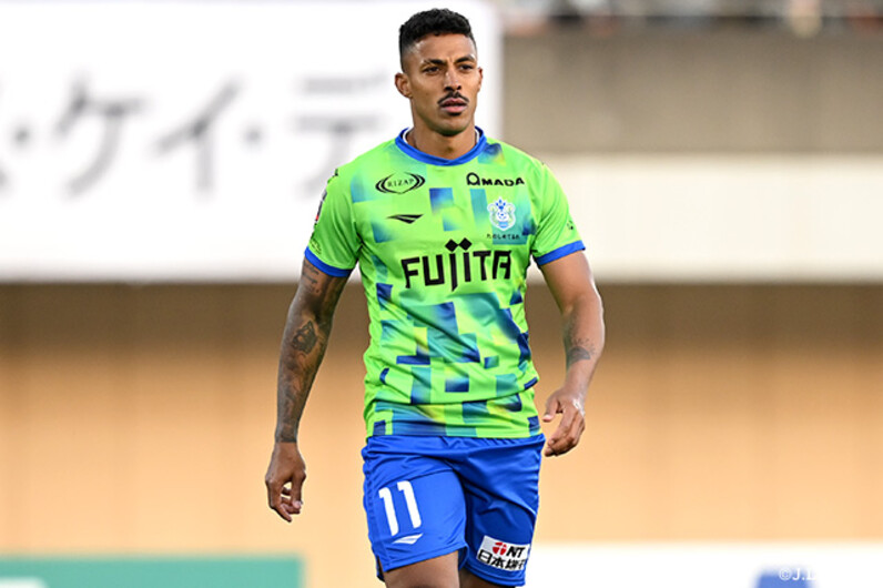 横浜FC ルキアン選手　サイン 湘南FWルキアンが横浜FCに電撃移籍!「偉大なクラブの一員になれ