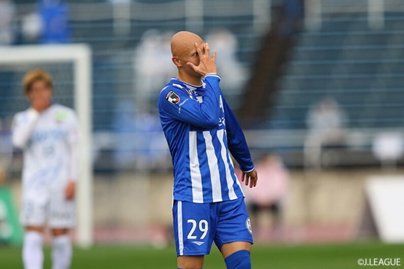 仙台は秋田の守備を崩せずスコアレスドロー 徳島に勝利した山形が最後のプレーオフ出場枠を獲得 サマリー 明治安田ｊ２ 第42節 スポーツナビ