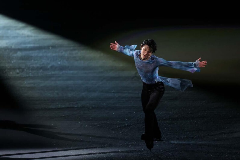 羽生結弦　膝をついて祈る姿　プロローグ 羽生結弦 膝をついて祈る姿 プロローグ 羽生結弦「プロローグ
