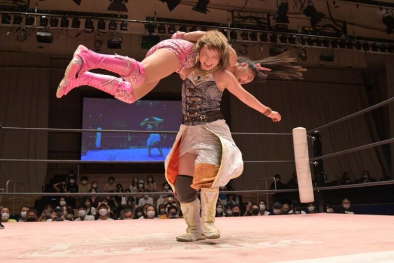 東京女子プロレス】坂崎ユカが渡辺未詩を破り「東京プリンセスカップ」を涙の初制覇！ 10・9TDCホールで中島翔子の持つプリプリ王座に挑戦！ -  スポーツナビ