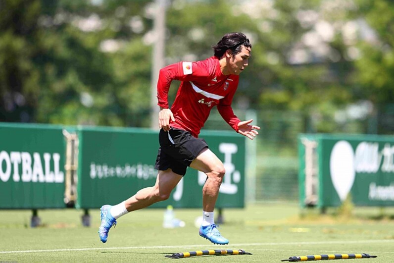 浦和レッズ　江坂任選手 初白星に沸く浦和…江坂任が“自画自賛”の決勝点!!「この勝利で