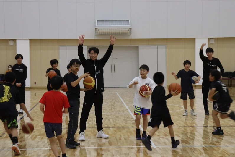 順天堂大学バスケットボール部 リバ上下 （選手の考えを信じ