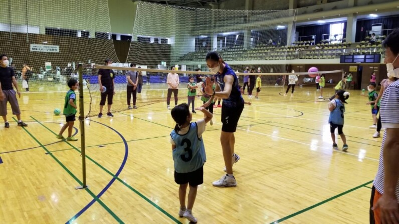 埼玉上尾メディックス 上尾市スポーツ健康都市宣言記念 健康スポーツ体験会 親子ふれあいバレーボール教室レポート スポーツナビ