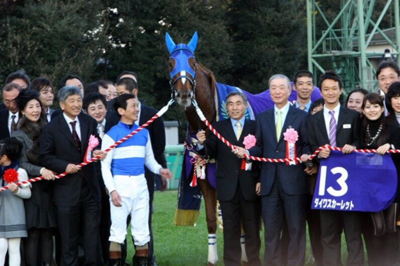 ダイワスカーレット圧逃Ｖ！ ３７年ぶりの牝馬制覇=有馬記念