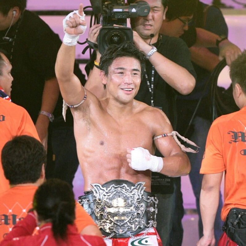 魔裟斗引退試合　2009 Dynamite!! VIP席特典　直筆サイングローブ 魔裟斗実使用直筆サイン入り試合グローブ - メルカリ