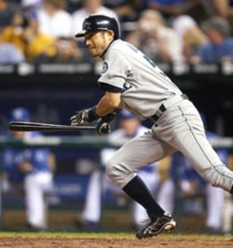 イチロー、8年連続200本安打を達成！ 1世紀ぶりメジャー