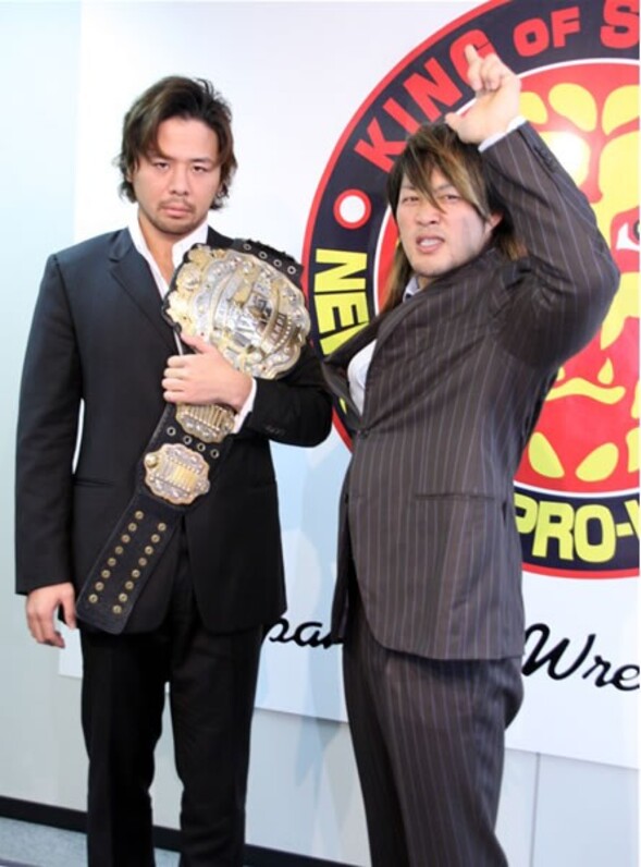 冷めた中邑に熱い棚橋＝新日本プロレスIWGP調印式 - スポーツナビ