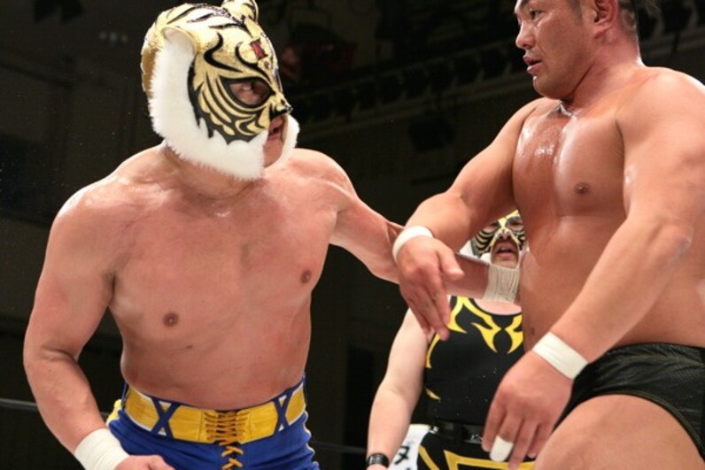 初代と4代目の虎仮面師弟対決に観客が熱狂=リアルジャパン