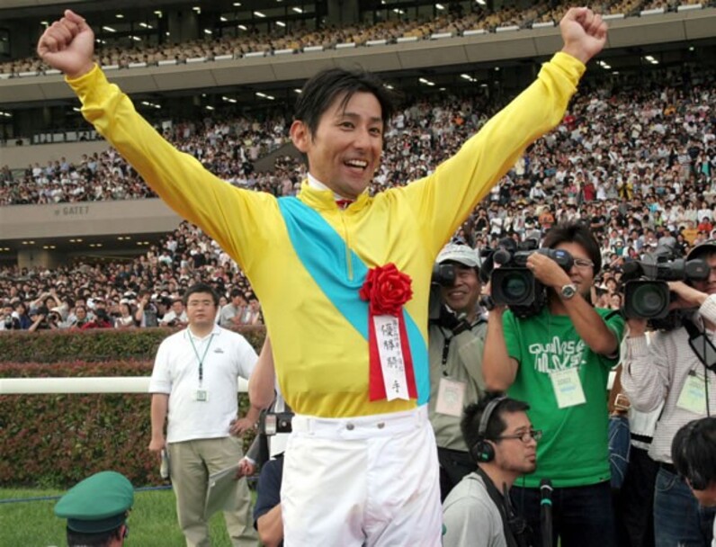 ウオッカ、歴史的勝利! 64年ぶり牝馬ダービー制覇だ=競馬＝「歴史に残る馬」四位が殊勲のエスコート - スポーツナビ